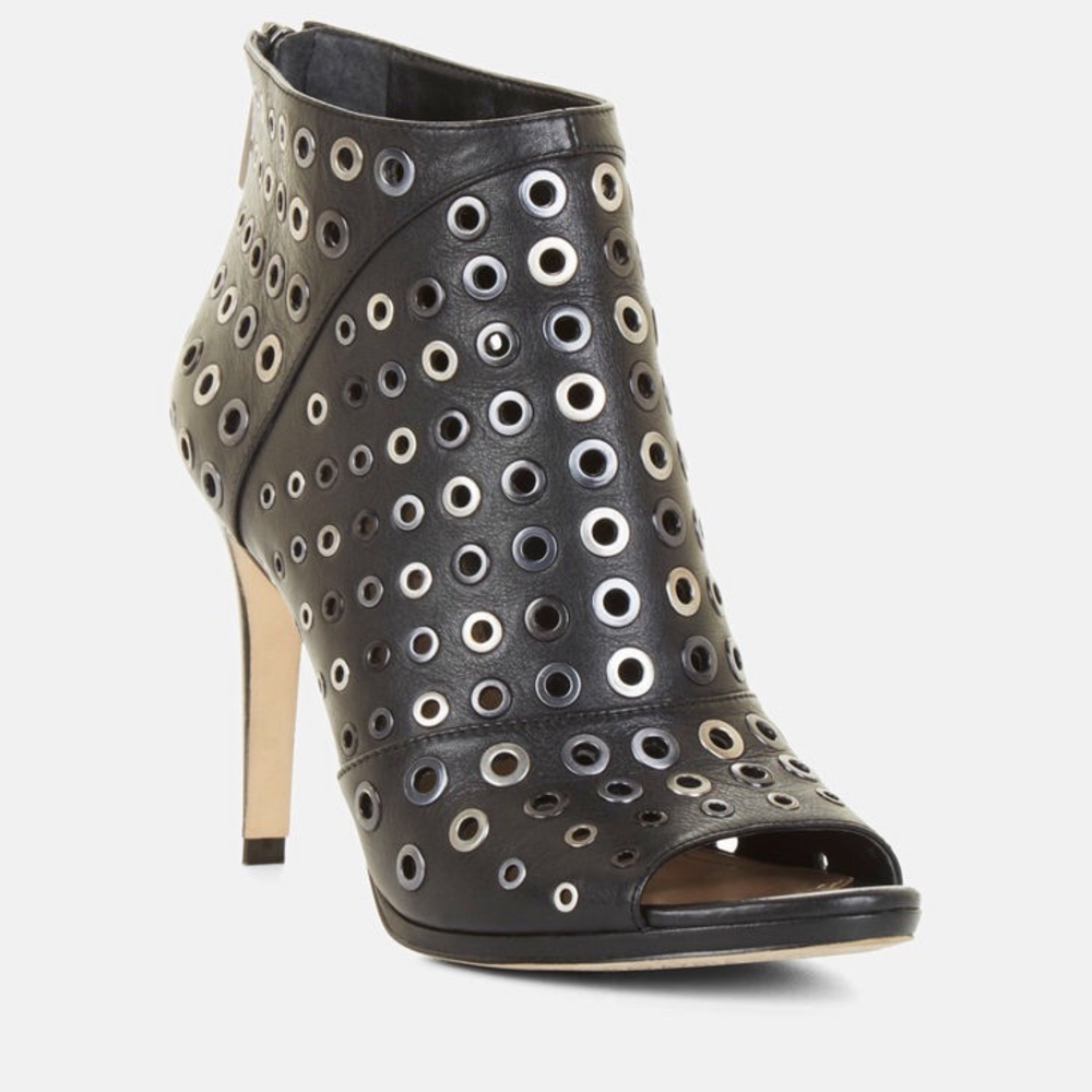 BCBGMAXAZRIA Lange Mid-Heel Grommet Ankle Bootie